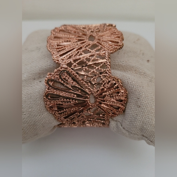 Stella & Dot Geneve Lace Cuff - Picture 4 of 9